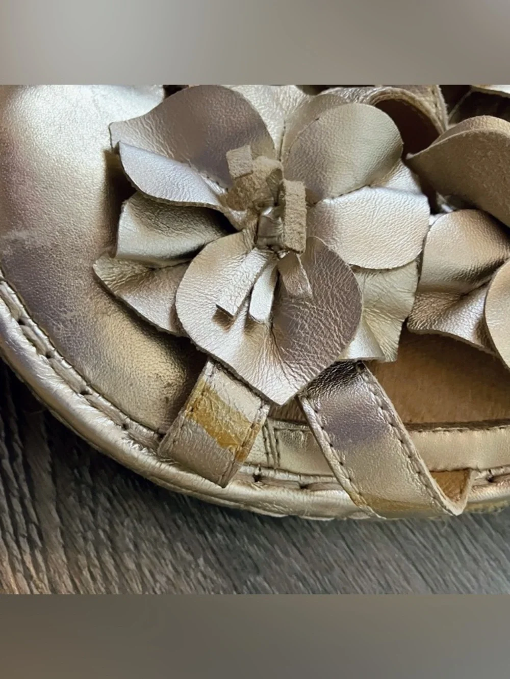 Born Strappy Gold Floral wedge sandals size 8 - Picture 5 of 6